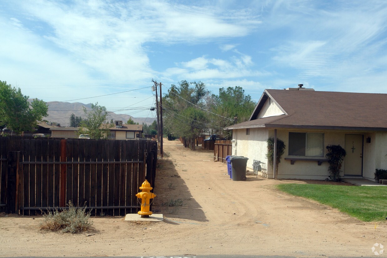Building Photo - 12579 Kiowa Rd