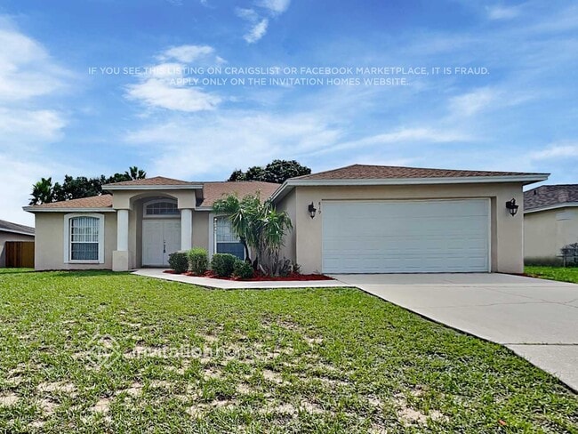 Building Photo - 819 Reflections Loop E