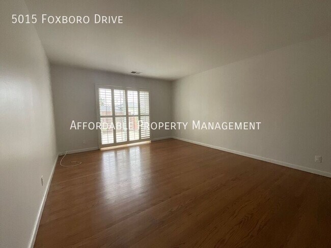 Foto del edificio - 5015 Foxboro Dr