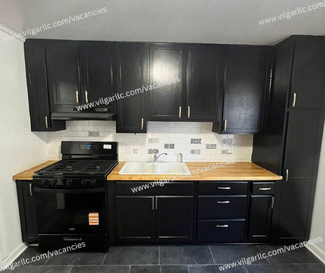 Foto del edificio - 3 spacious bedrooms, 2 full bathrooms home...