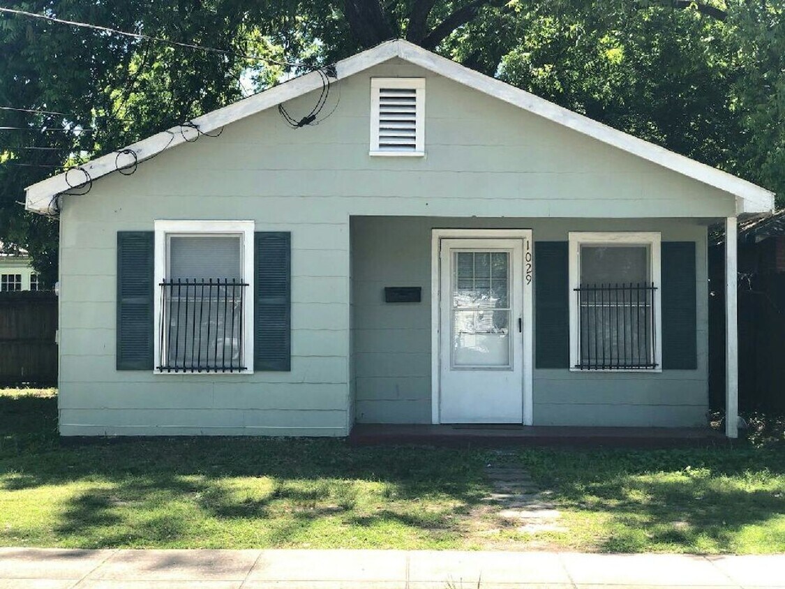 Primary Photo - 1/1 Cottage