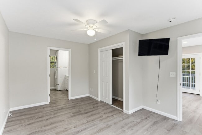 Foto del edificio - 923 McCubbins Rd