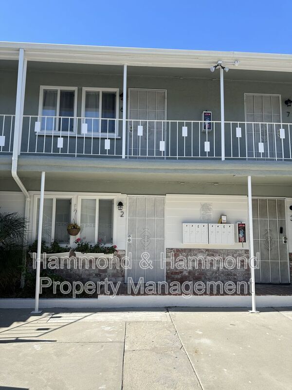 Building Photo - 5854 Tujunga Ave