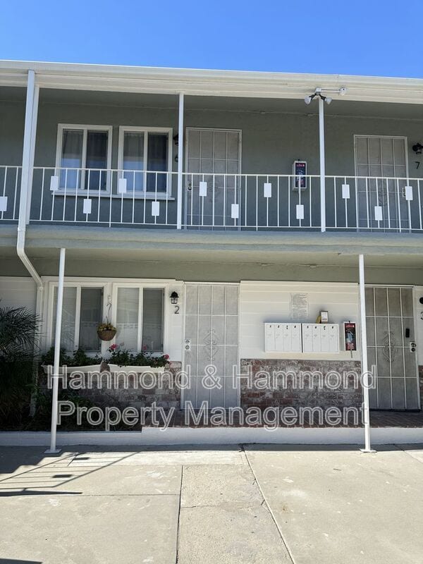 Building Photo - 5854 Tujunga Ave