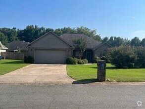 Building Photo - 28 Hillsboro Dr