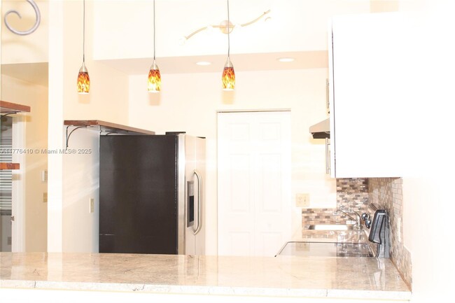 Building Photo - 6944 SW 40th Ct
