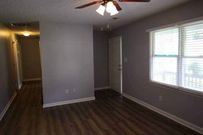 Foto del edificio - 6008 Southcrest Dr