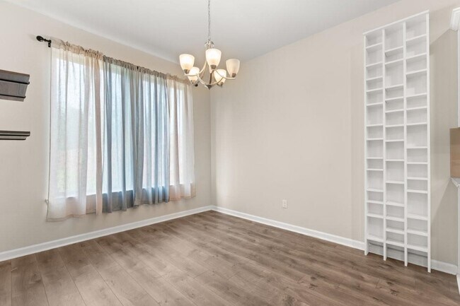 Building Photo - 1647 Reserve Dr