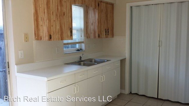 Building Photo - 2261 Curlew Ave