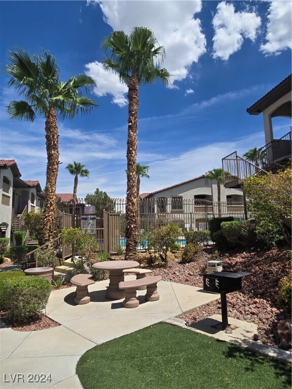 Building Photo - 2305 W Horizon Ridge Pkwy