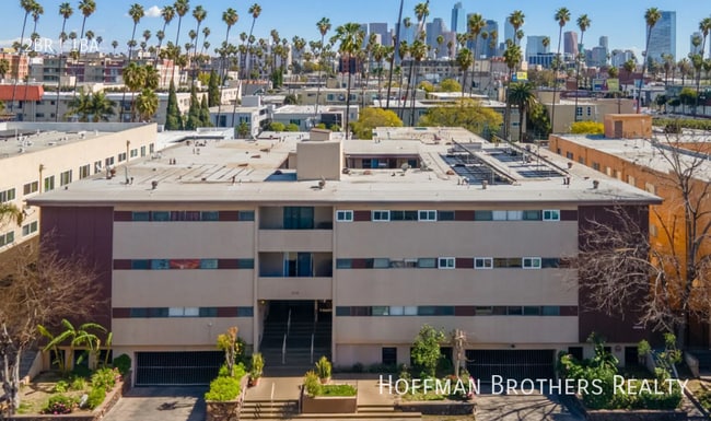 Building Photo - 970 Menlo Ave