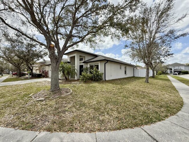 Foto del edificio - 27519 Sky Lake Cir