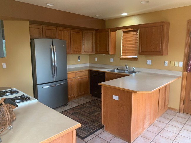 Building Photo - 17336 Rimrock Dr