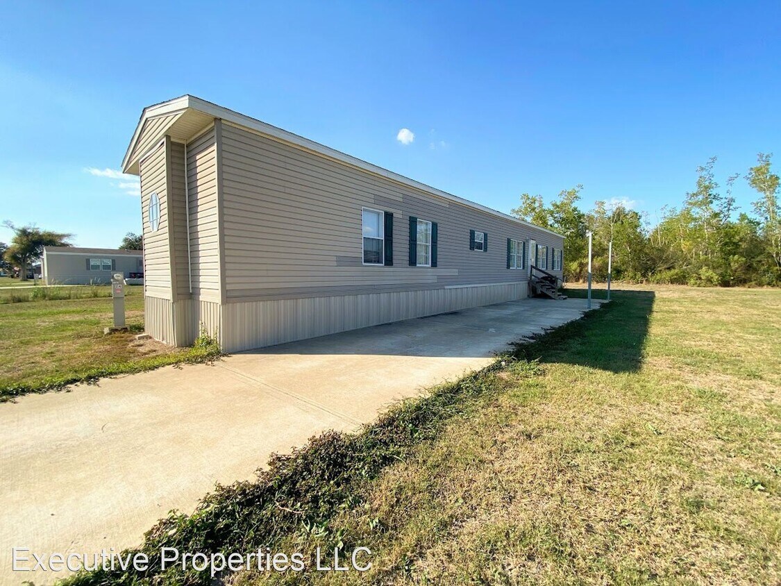 3 br, 2 bath House 114 Dennis Lane House Rental in Bell City, LA