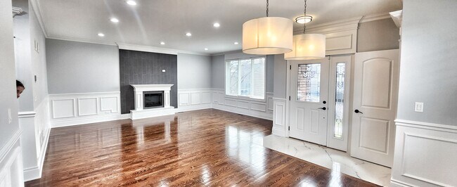 Building Photo - 7130 W Highland Ave