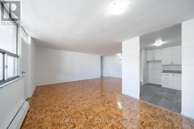 Building Photo - 5 Glamorgan Ave