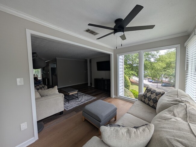 Sunroom-angle 1 - 1302 Natchez Trce