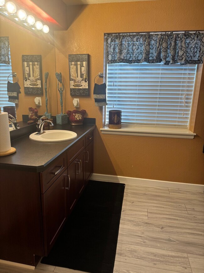 Foto del edificio - 11565 Dahlia St