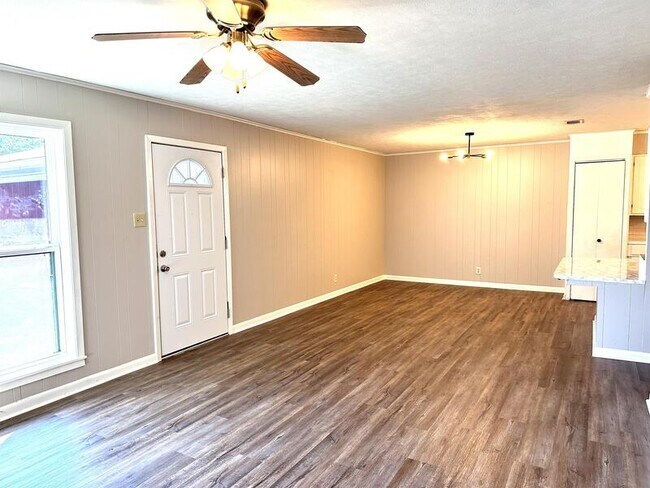 Building Photo - 2729 Mccarley Dr