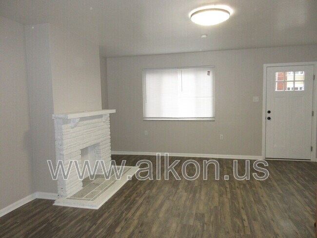 Foto del edificio - 2128 Eccles St