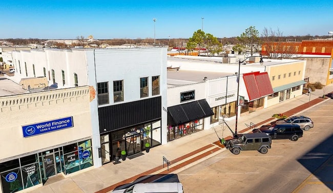 118 E Main St