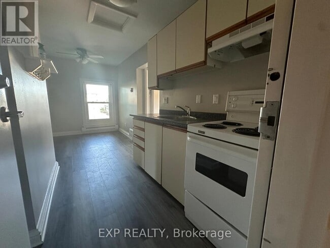 Building Photo - 405-405 Prescott St