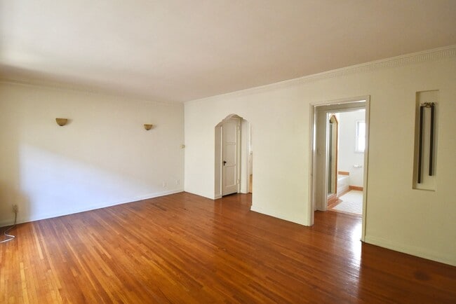 Building Photo - 4224 Los Feliz Blvd