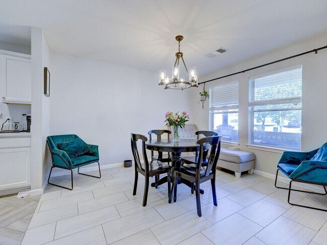 Foto del edificio - 148 Sapphire Lake Dr
