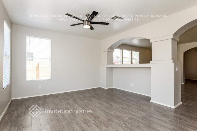 Building Photo - 14758 W Columbine Dr