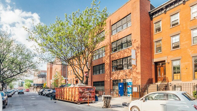 Building Photo - 37 Claver Pl