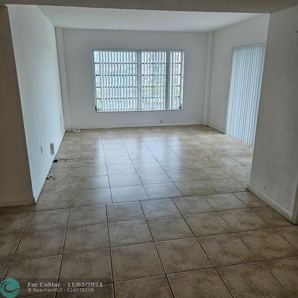 Building Photo - 4172 Inverrary Dr