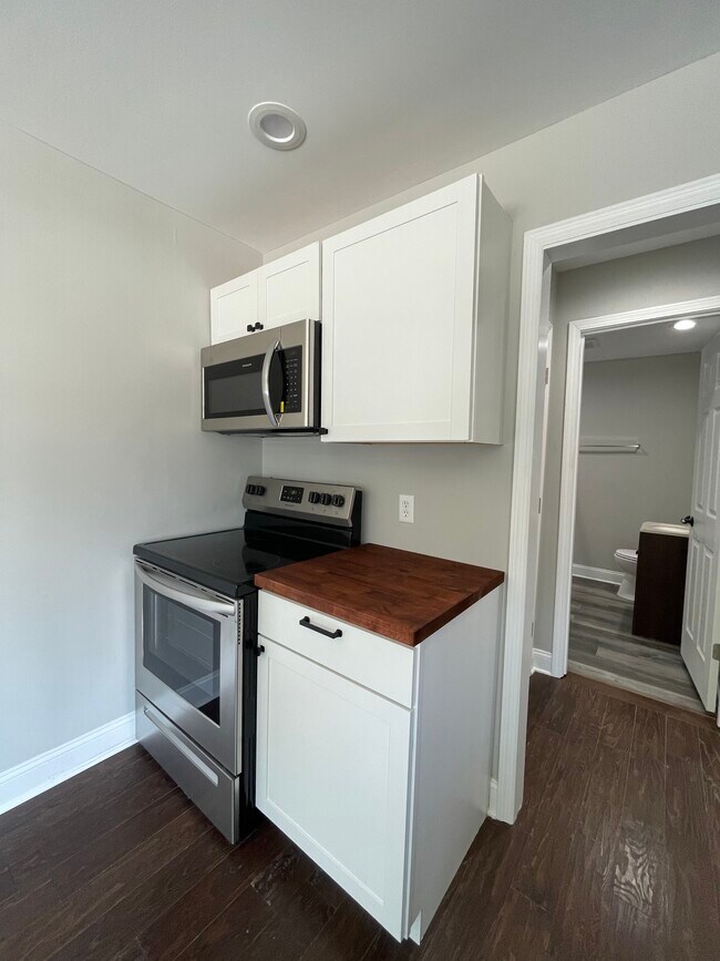 New Appliances - 1515 Holman Ave