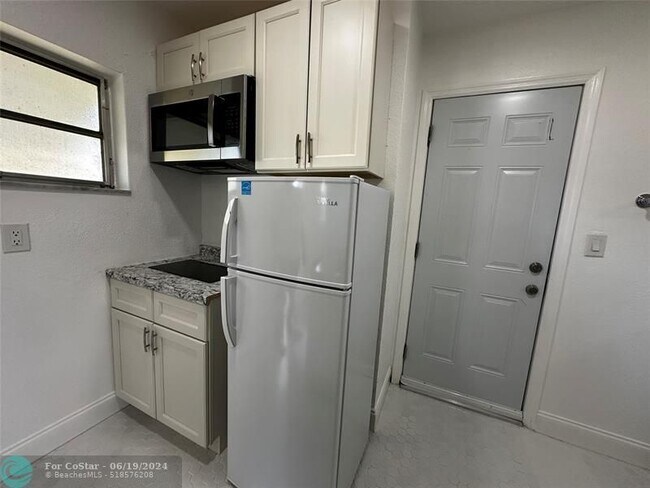 Foto del edificio - 915 SW 50th Terrace