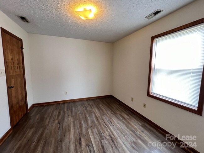 Building Photo - 129 Pine Meadow Ln