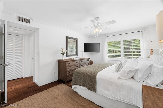 Foto del edificio - 380 4th Ave S