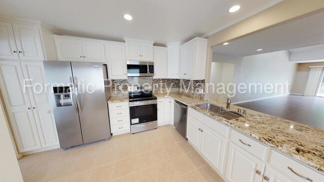 Building Photo - 430 Champlain Dr
