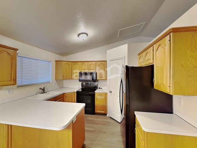 Building Photo - 1871 N 750 W