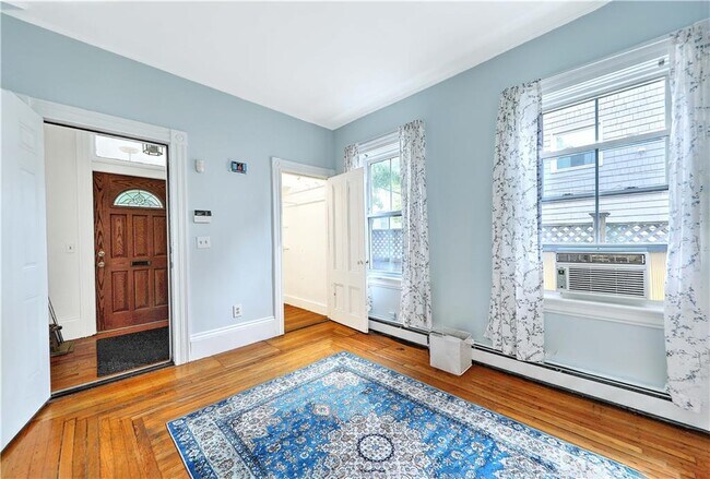 Foto del edificio - 329 Ives St