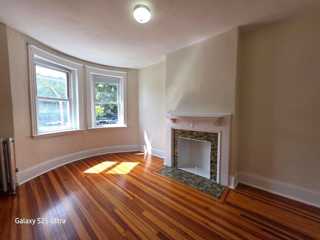 Foto del edificio - No Brokers Fee. No Security Deposit, Heat,...