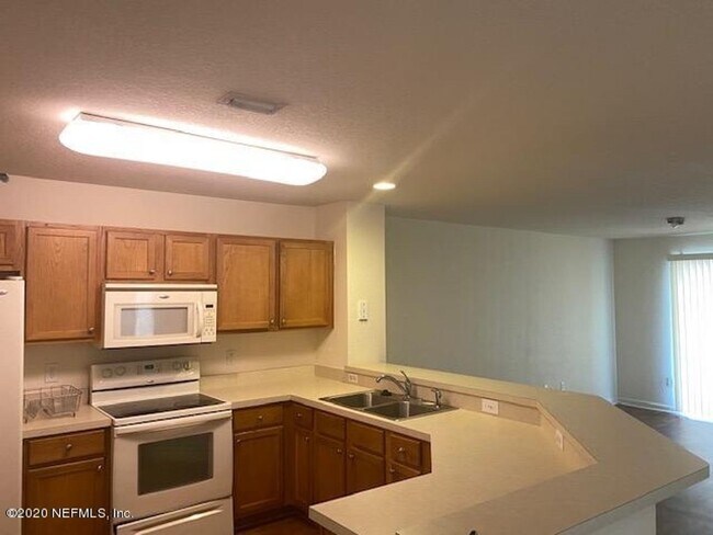 Foto del edificio - Move in ready 3/2.5 Condo available NOW