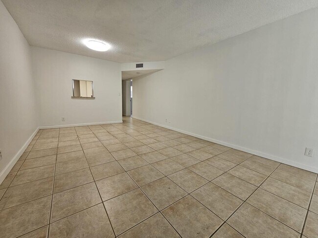 Foto del edificio - 8020 Fairview Dr