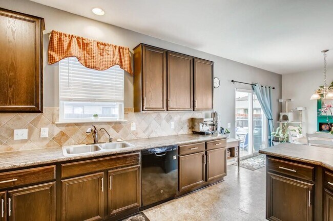 Building Photo - 8900 Edmundsbury Dr