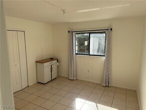 Building Photo - 1104 SE 8th St