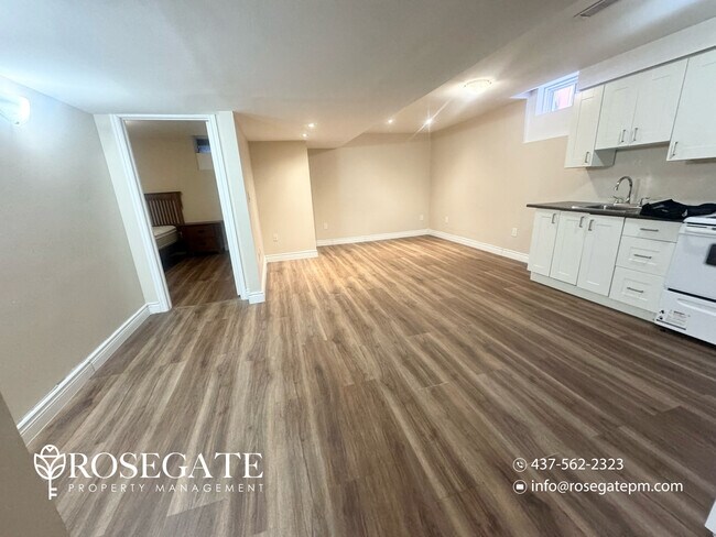 Photo du bâtiment - 2-Bedroom Basement Apartment with Internet & Parking in Mississauga