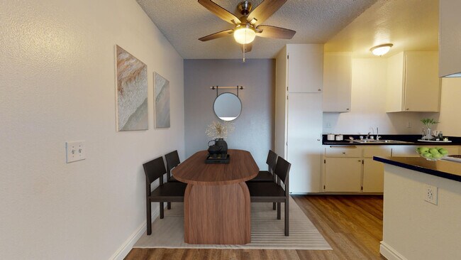 Dining Area - 570 S Lincoln Ave