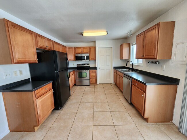 Building Photo - Stunning 3 Bed 2 Bath Home Near Prospect Lake