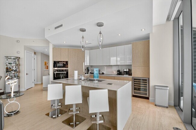 Foto del edificio - 3100 N Ocean Dr