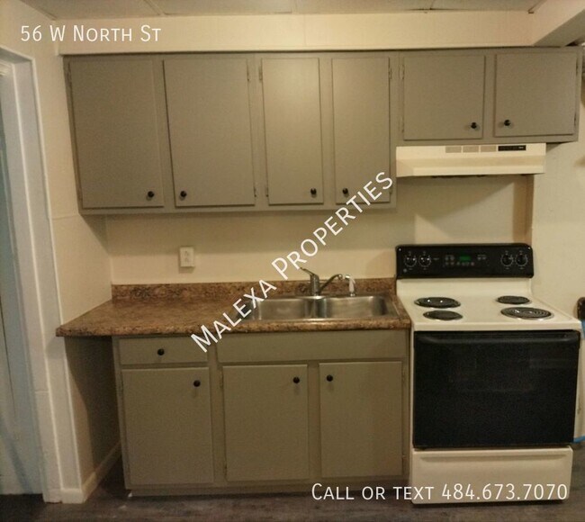 Building Photo - 3 Bedroom 2 bathroom Twin walking distance...