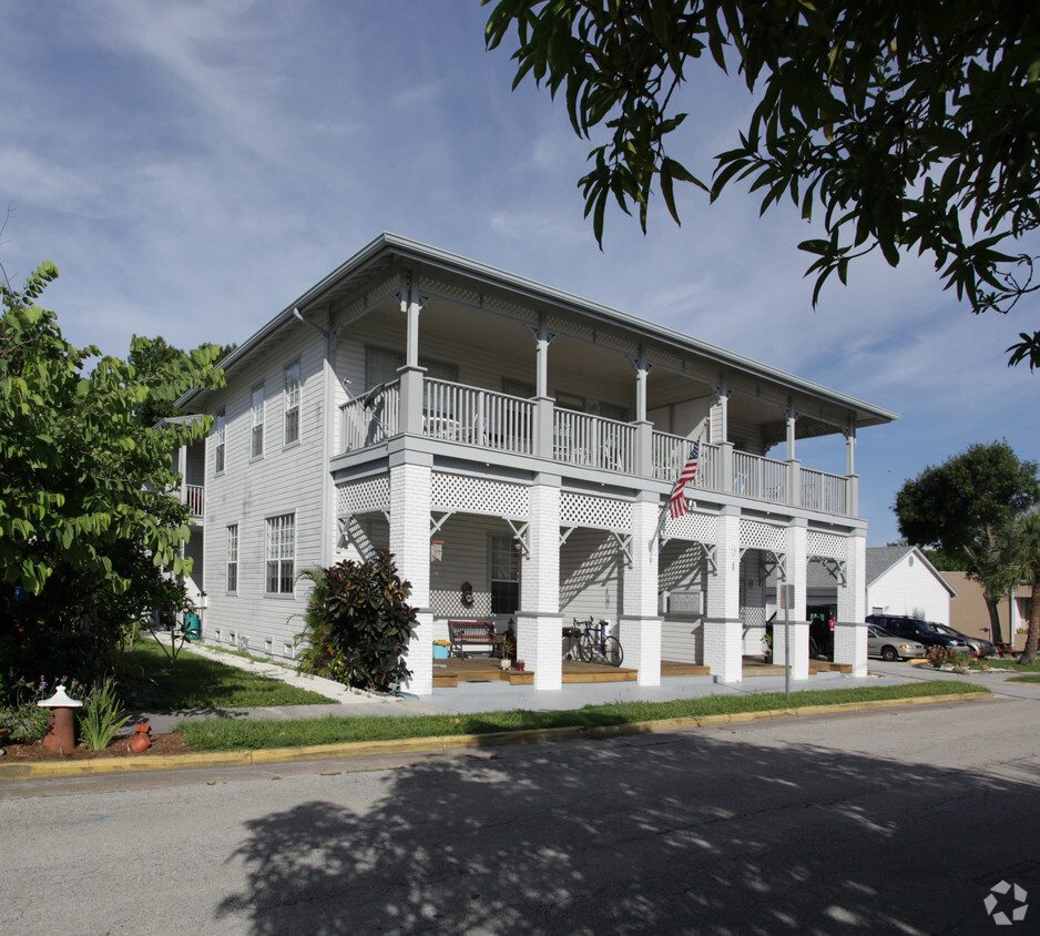 Building Photo - OLD SCHOOL HOUSE APTS