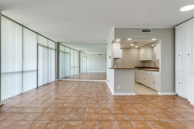 Building Photo - 6211 W Northwest Hwy